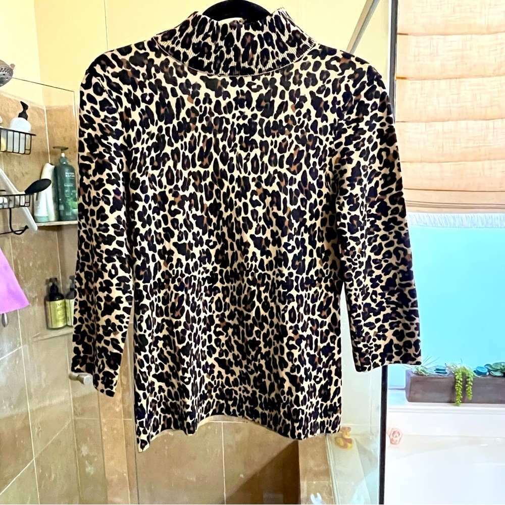 Tory Burch- Leopard sweater like knew merino wool, soft and comfy